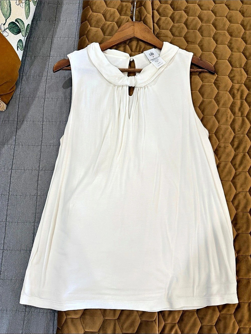CAbi sleeveless top White Size Medium Like New